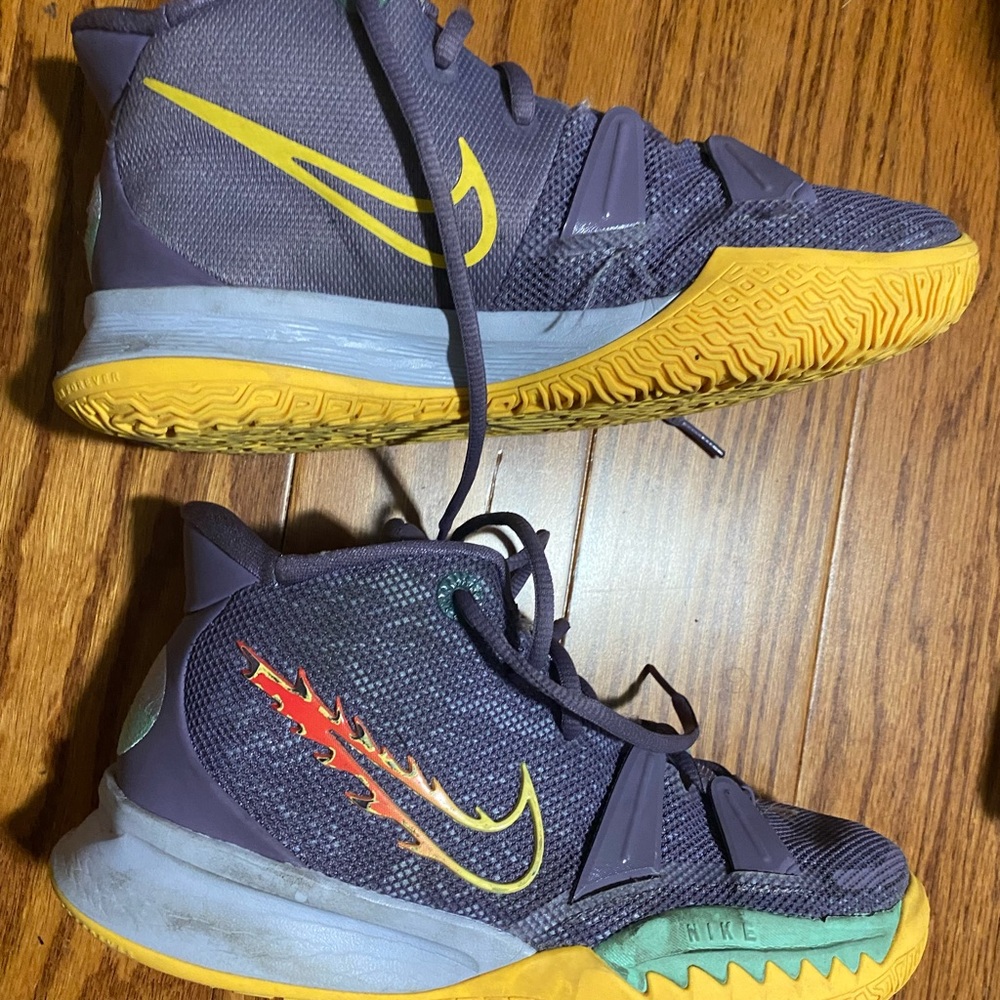 Nike Kyrie Irving youth size 4.5